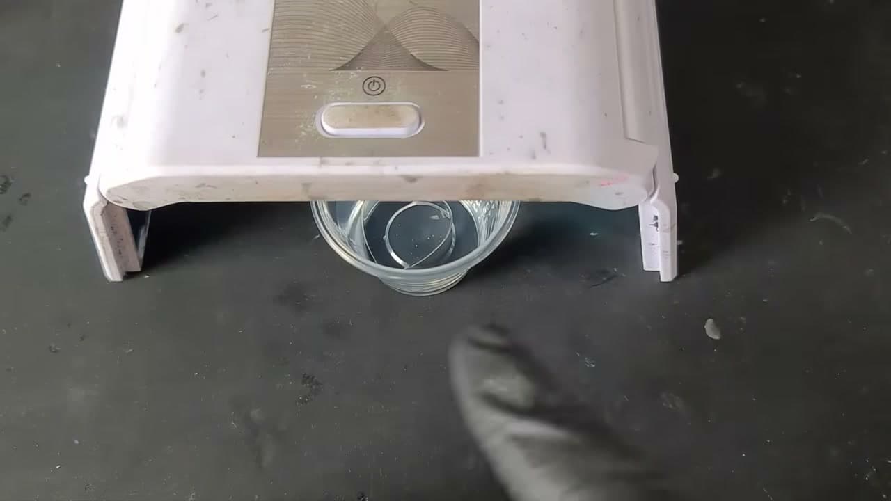 Step 9: Step 9: Cure the Sticky Piece Under Water