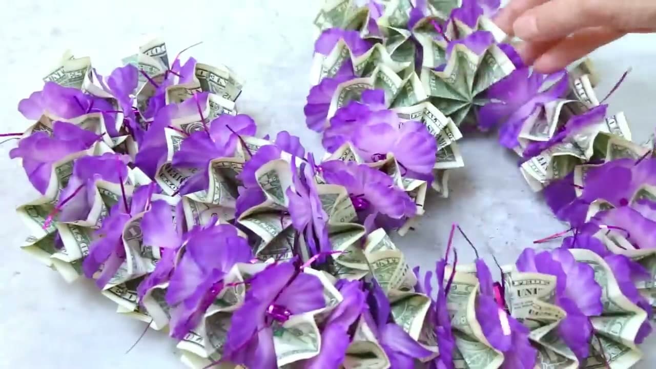Step 5: Admire the Finished Dollar Store Money Lei - How to Make a Money Lei: 2 Easy Methods for Graduation