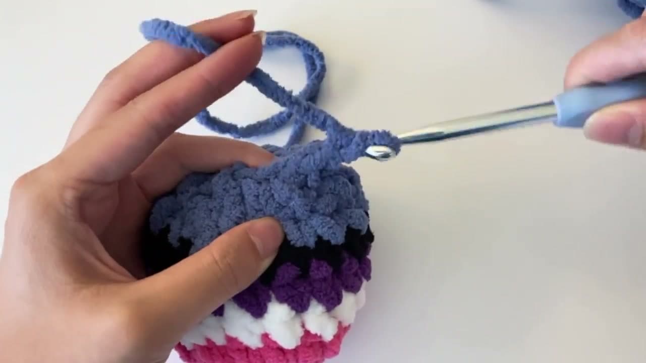 Step 6: Step 6: Fasten Off and Cinch the Hole
