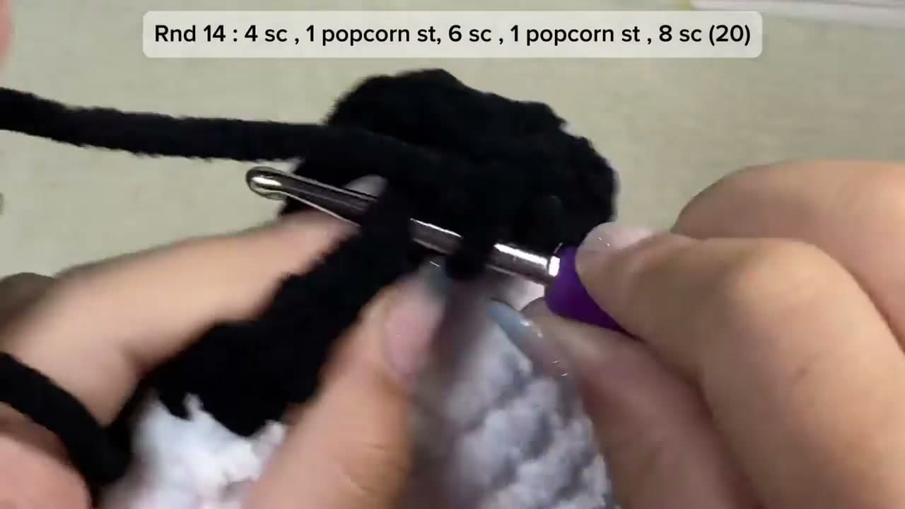 Step 5: Step 5: Add the Black Popcorn Markings