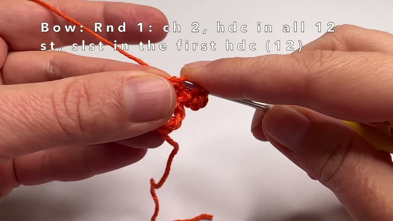 Step 9: Step 9: Crochet the Bow Accent