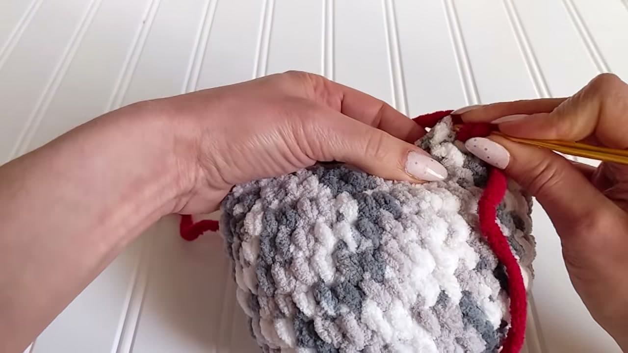 Step 5: Step 5: Crochet the Red Comb