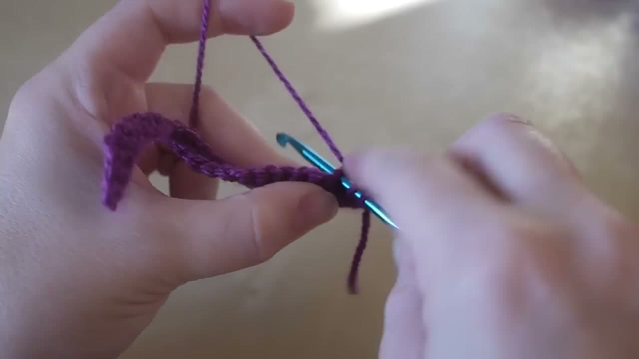 Step 4: Continue Three-Treble Clusters Across the Row - How to Crochet a Granny Stripe Pillow Cover (Beginner-Friendly)