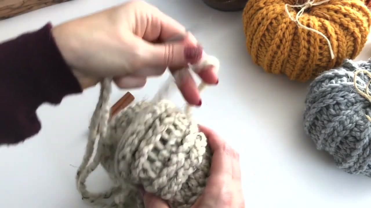 How to Crochet a Farmhouse Pumpkin (Fall Decor)