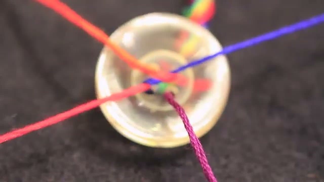 The finished result: How to Make String Bracelets - Easy Fishtail Pattern