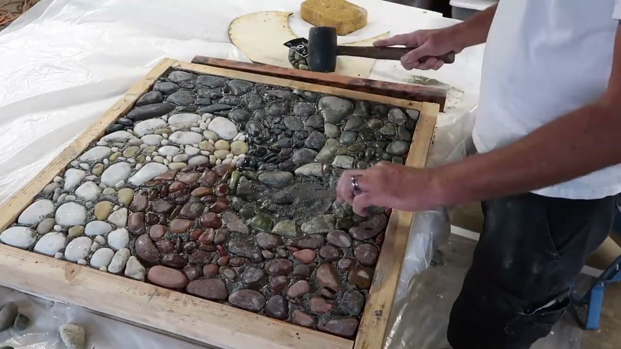 Step 7: Step 7: Sponge the Pebble Tops Clean