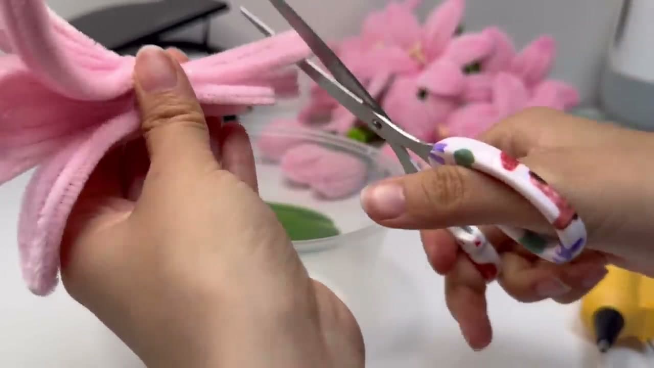 Step 4: Step 4: Trim and Shape the Open Petals
