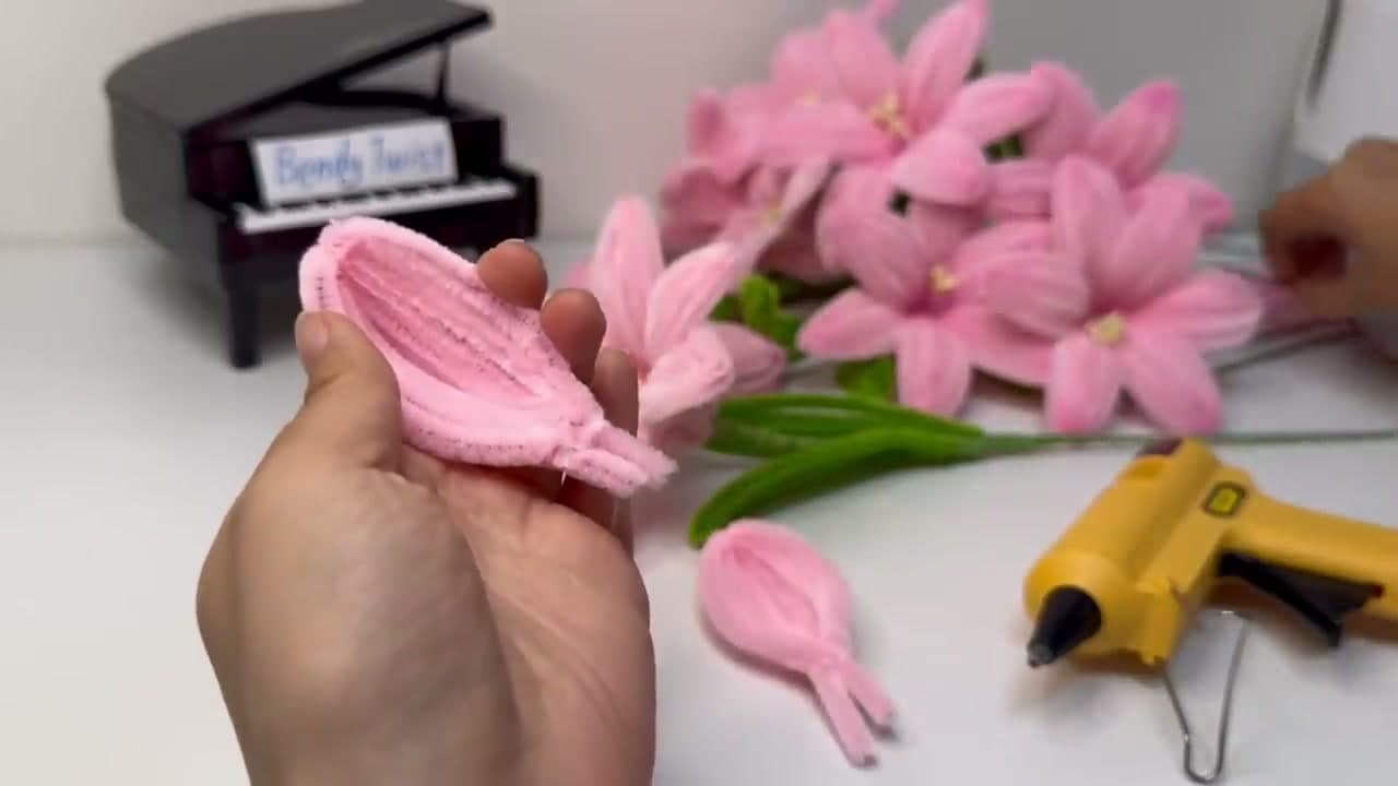 Step 5: Wrap a Closed Bud Variation - How to Make Pipe Cleaner Flowers (5 Easy Designs)