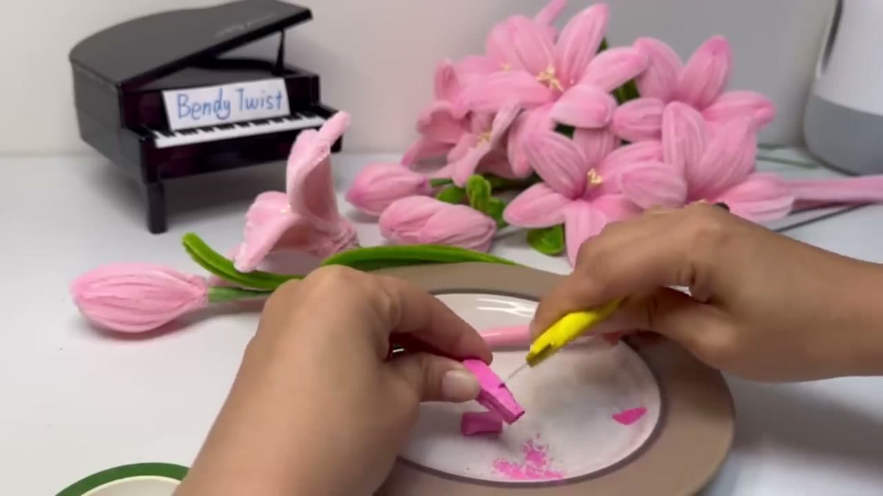 Step 6: Step 6: Dust the Petals With Pink Eyeshadow