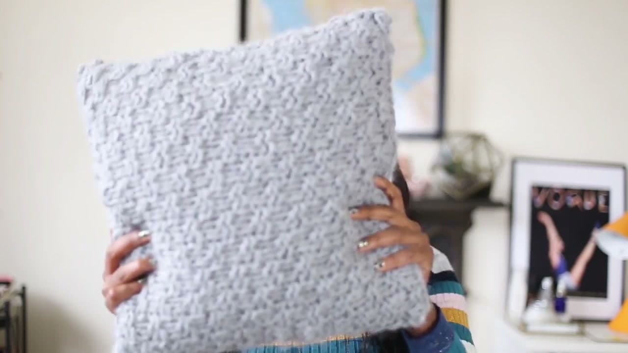 How to Knit a Pillow Cover