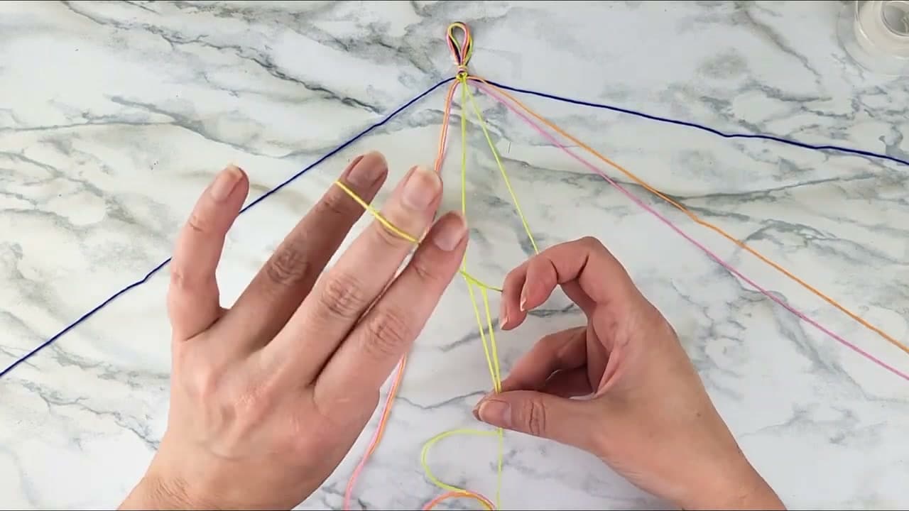 Step 6: Step 6: Tie Backward Knots on the Right Side