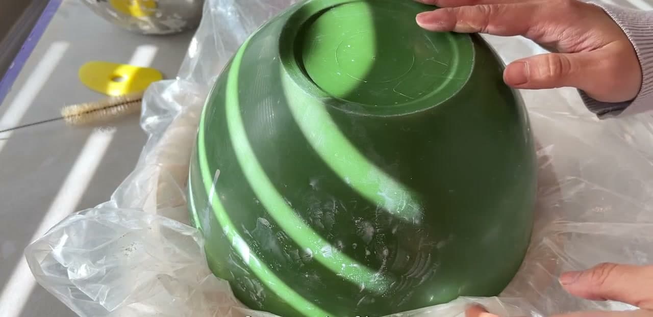 Step 8: Step 8: Turn It Out of the Mould