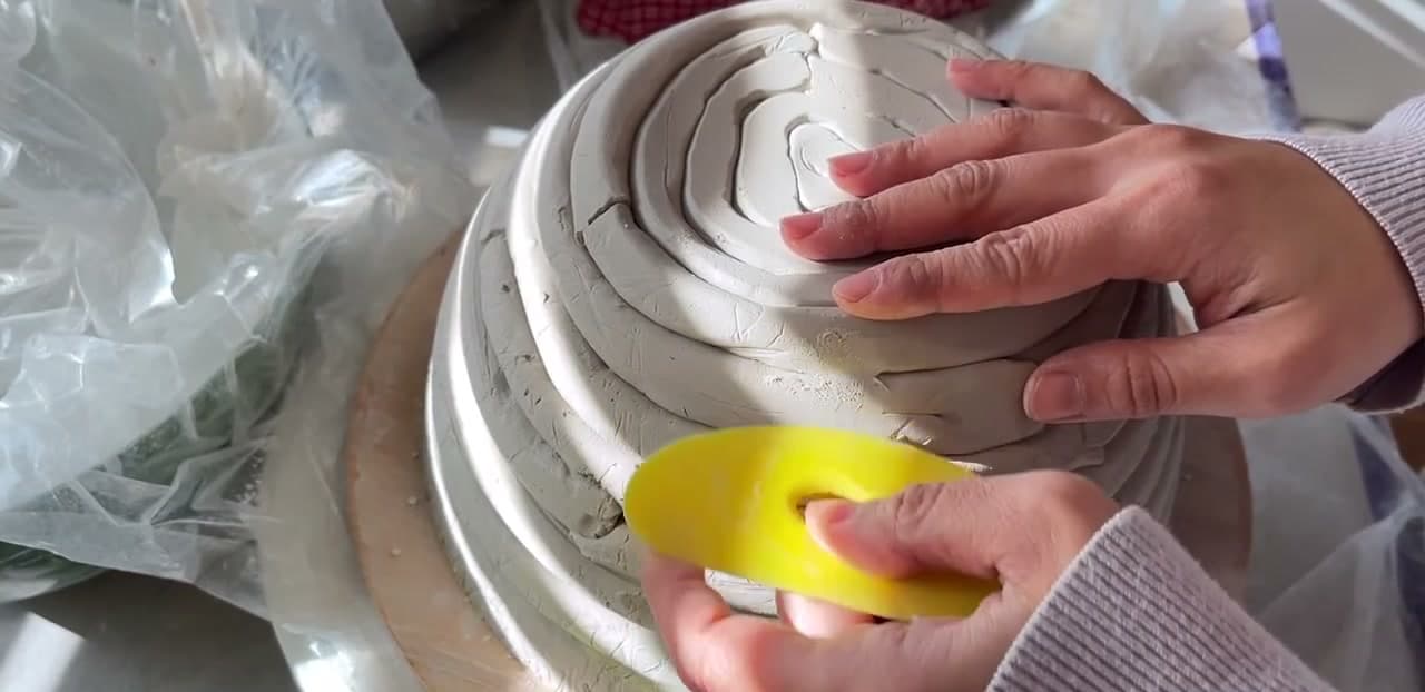 Step 9: Step 9: Rib the Outside Smooth