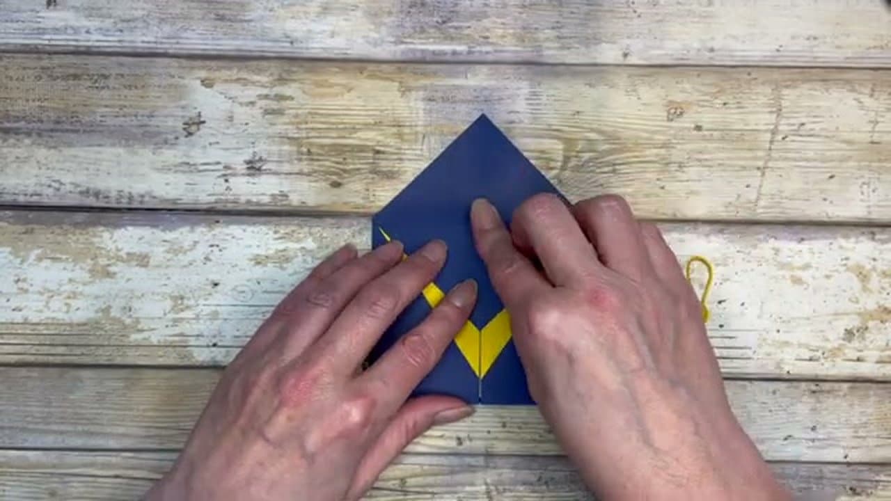 The finished result: How to Make a Graduation Pop-Up Card (Easy Fun Fold)