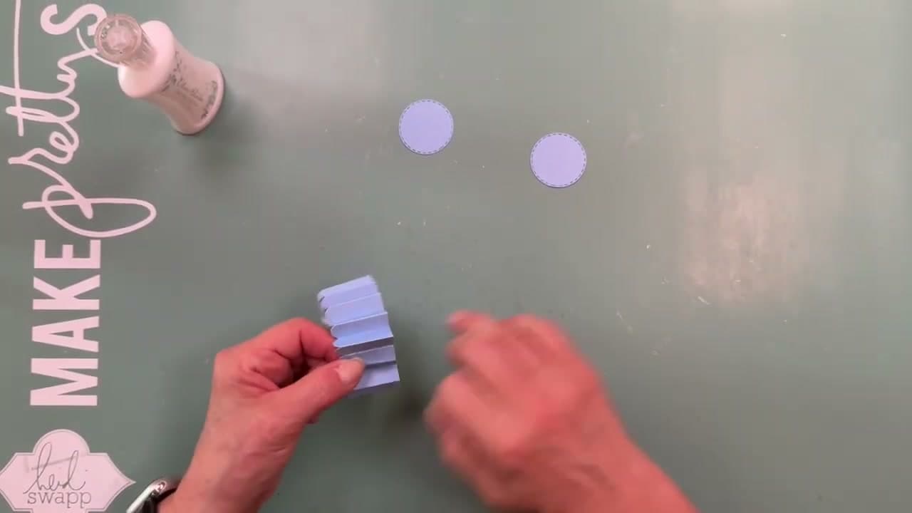 Step 3: Step 3: Fold the Accordion and Close the Ring