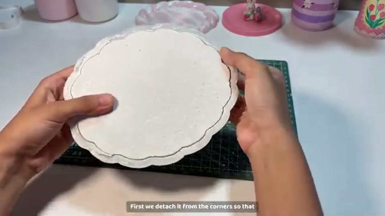 The finished result: How to Make a Concrete Catchall Tray with White Cement
