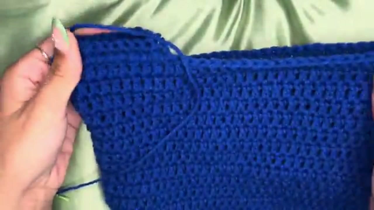 Step 6: Step 6: Crochet and Shape the Straps
