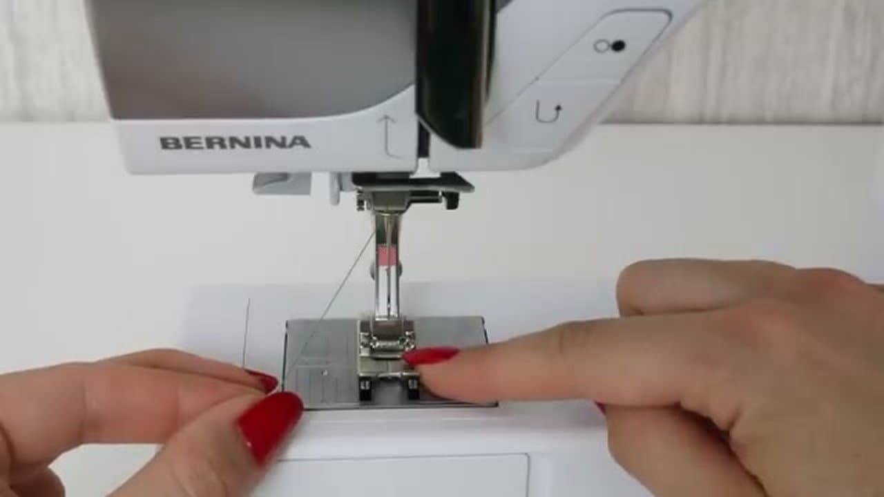 Step 7: Step 7: Thread the Needle and Lower the Foot