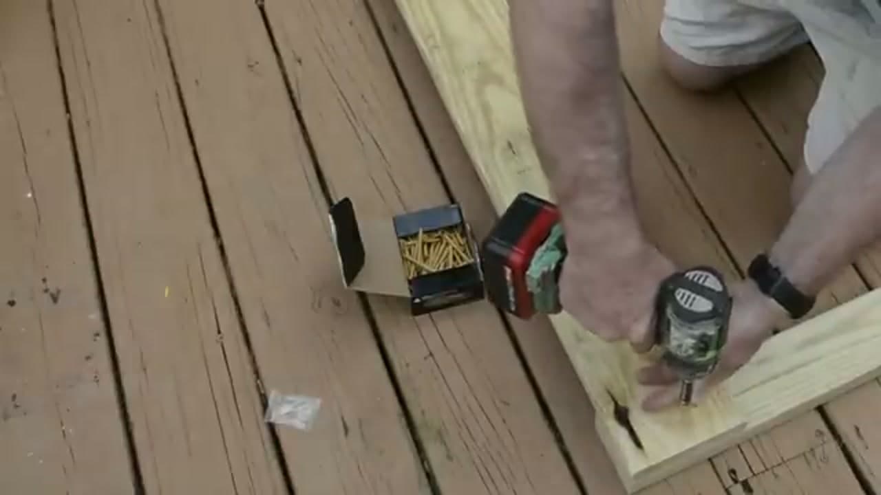Step 3: Step 3: Screw the Front and Back to the Legs