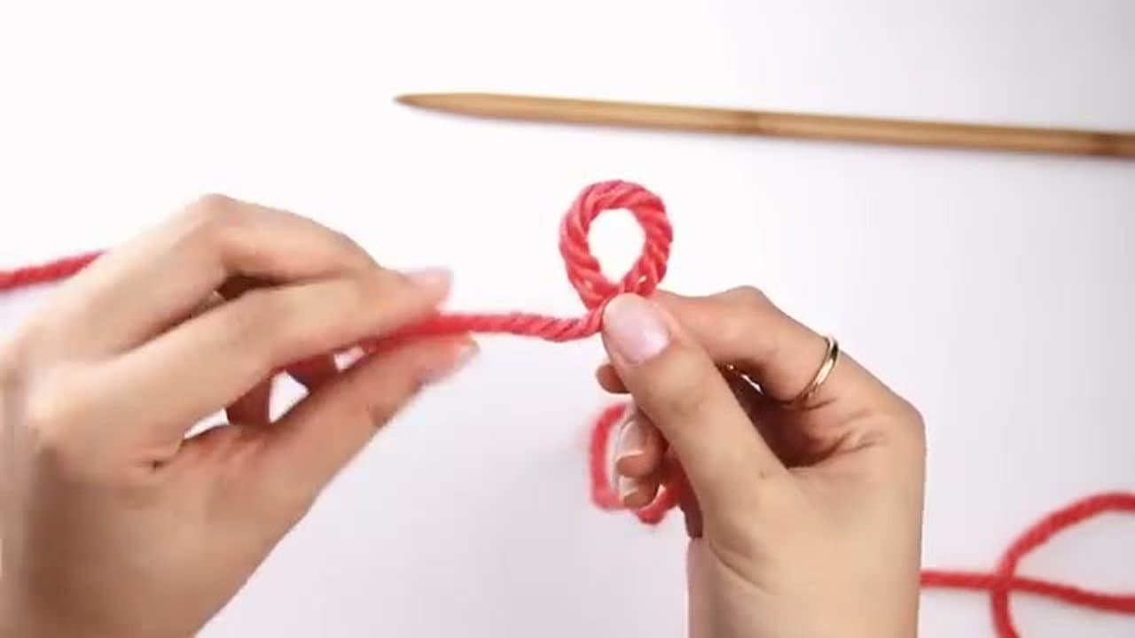 Step 3: Step 3: Make a Slipknot and Slide It On the Needle