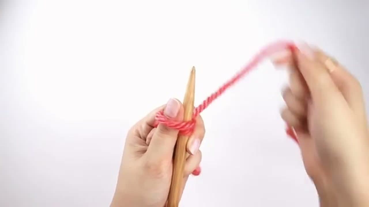 Step 6: Step 6: Wrap the Working Yarn Around the Needle