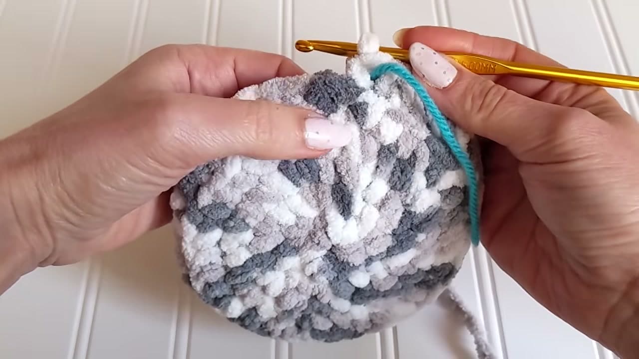 Step 3: Step 3: Back-Loop Round and Straight Sides