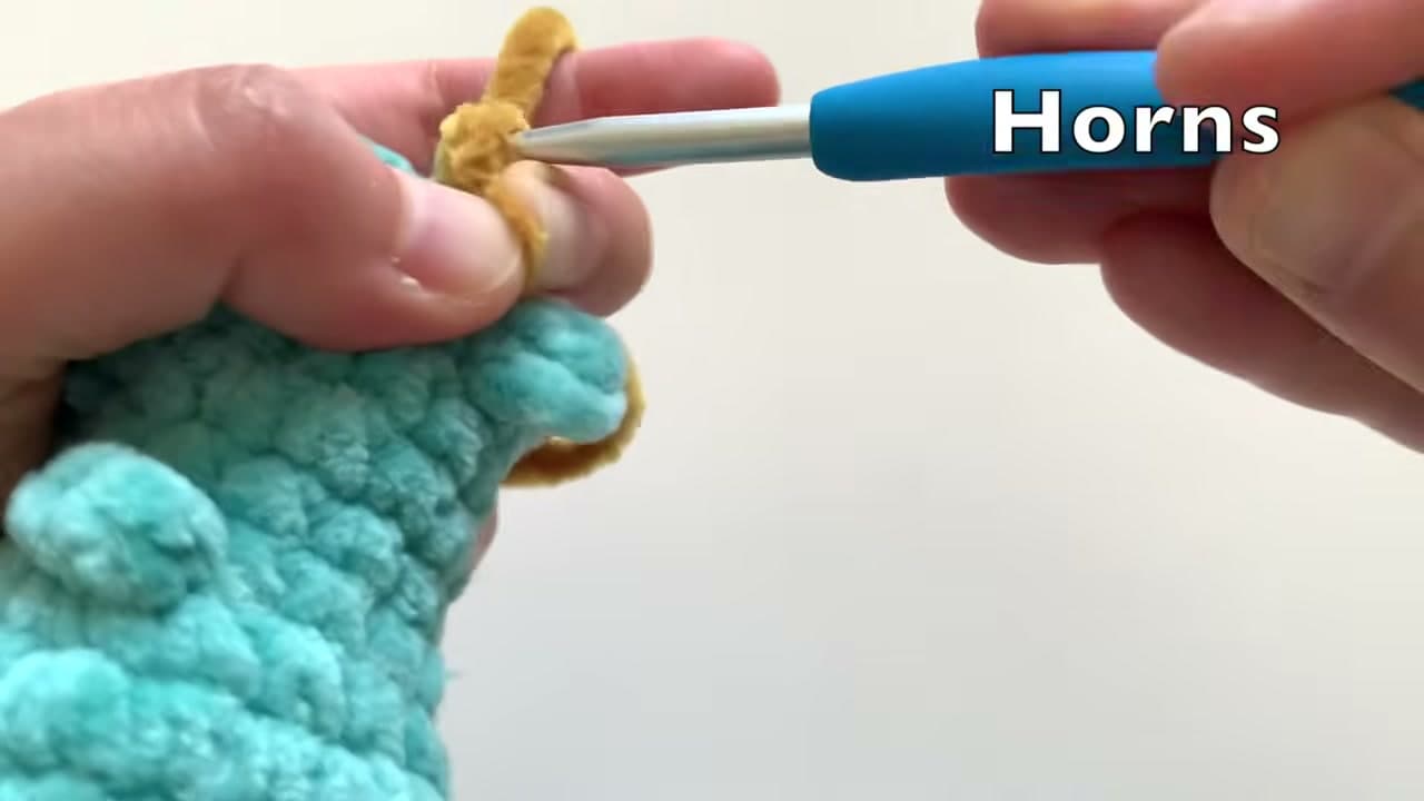 Step 4: Crochet the Horns - How to Crochet a Dragon (Pocket Dragon Amigurumi, Step by Step)