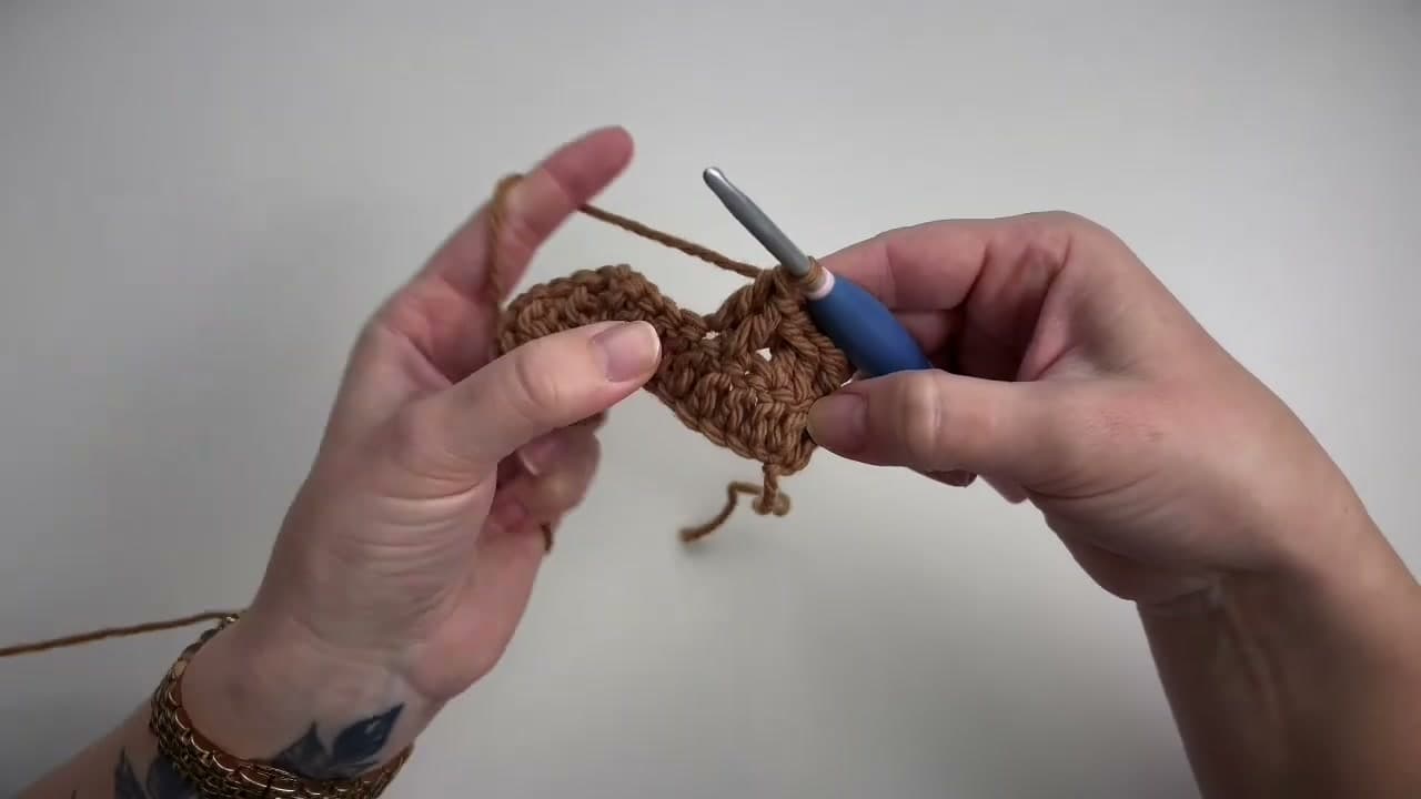 Step 4: Row 2 - the special textured stitch