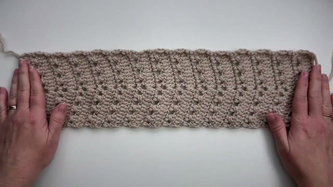 Step 6: Repeat rows 2 and 3 until the band fits