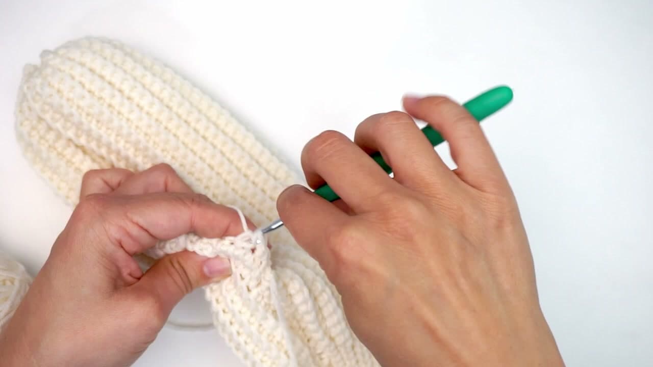 Step 10: Step 10: Spiral up the thumb tube