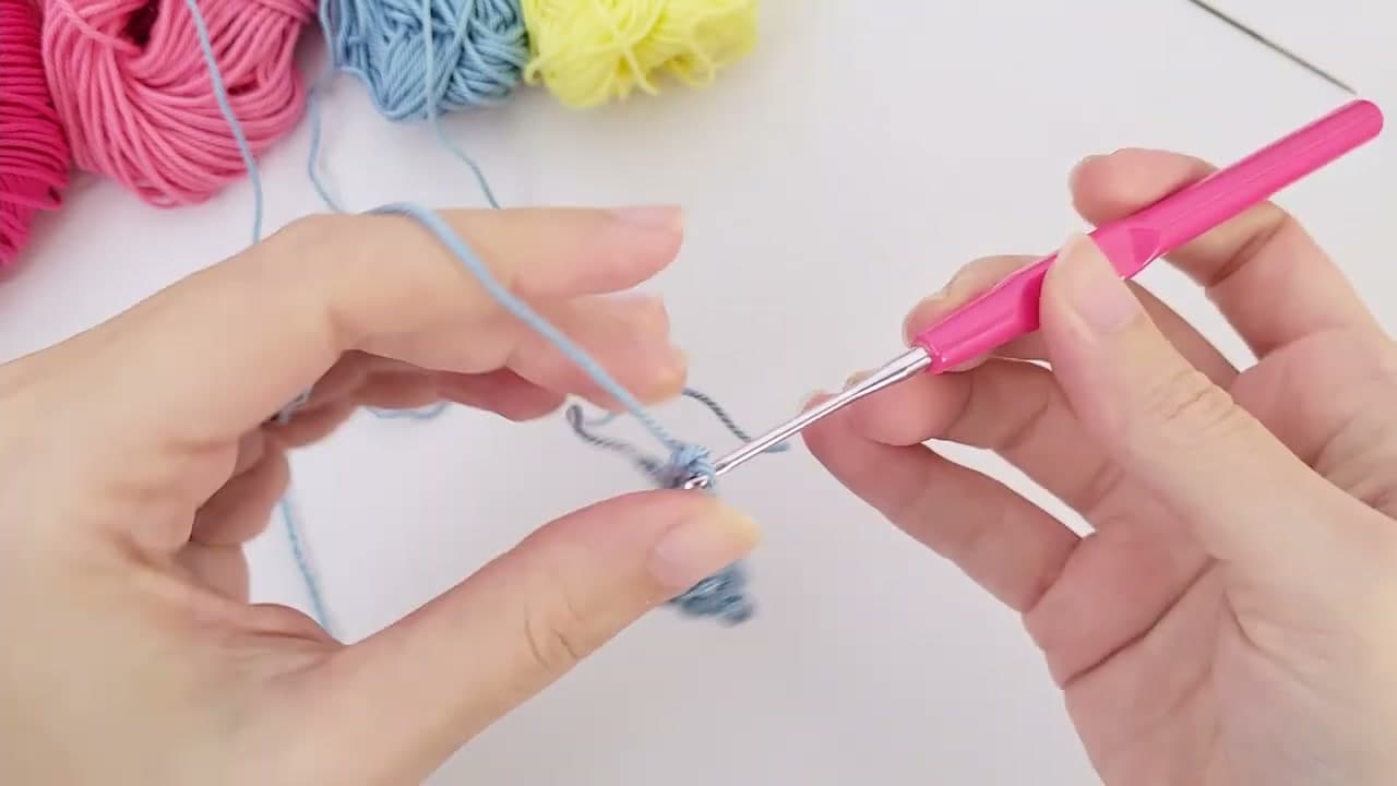 Step 4: Step 4: Crochet the Rainbow Mane