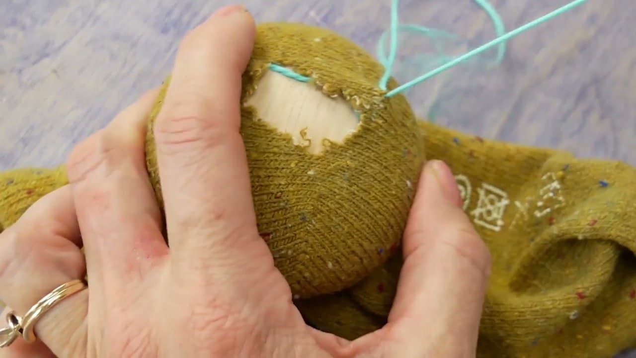 Step 3: Step 3: Lay the foundation threads