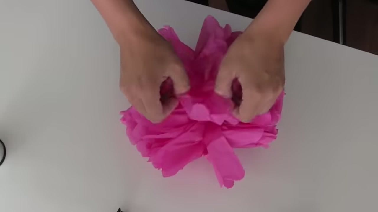 The finished result: How to Make Paper Pom-Poms (Tissue Paper, Step by Step)