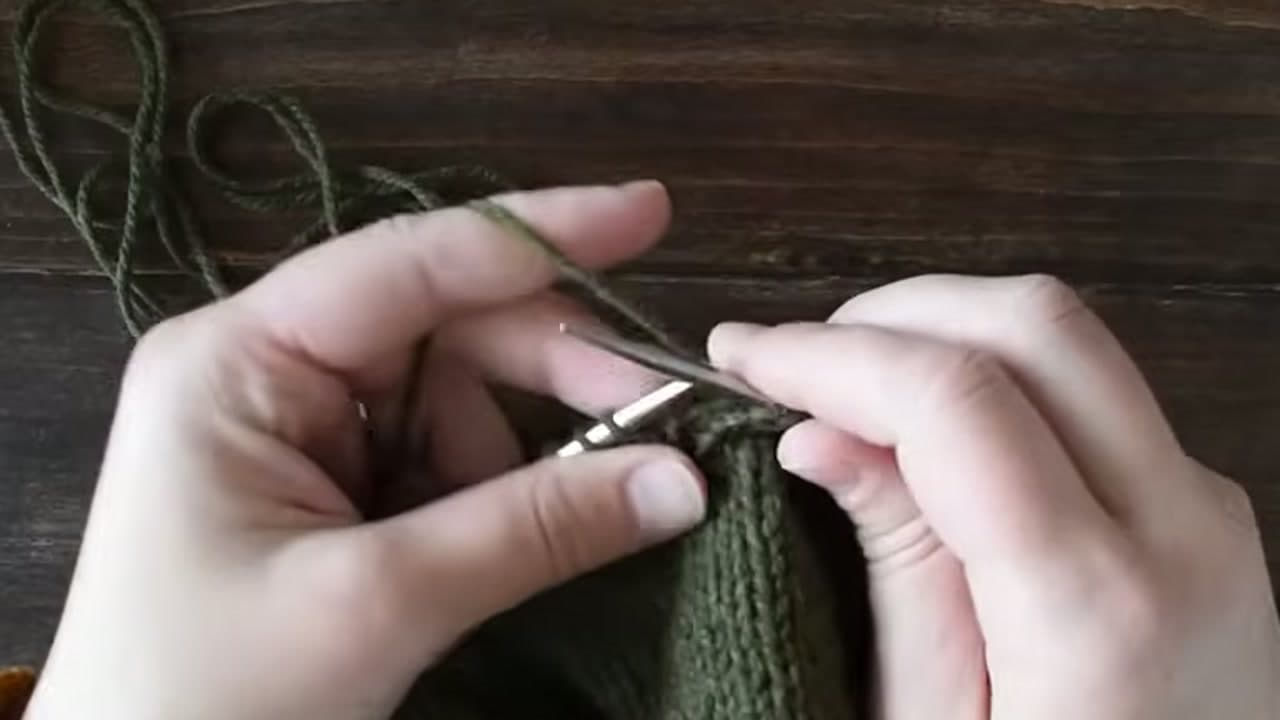 Step 5: Catch the Yarn With the Right Needle Tip - How to Knit Continental Style for Faster, Smoother Knitting
