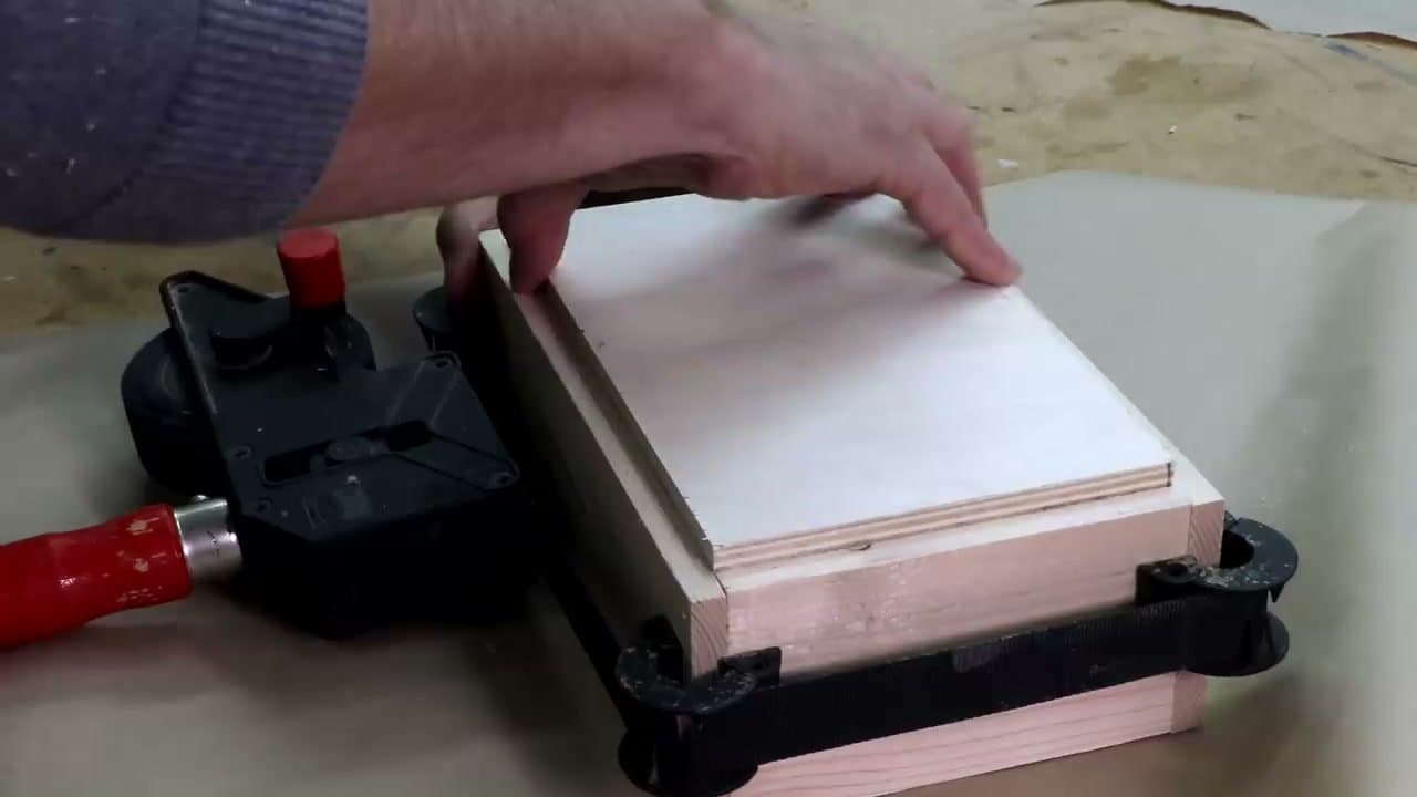 Step 4: Step 4: Glue and Clamp the Box