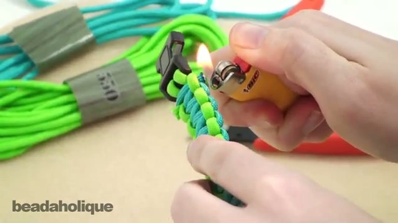 How to Make a Paracord Bracelet (Cobra Weave)