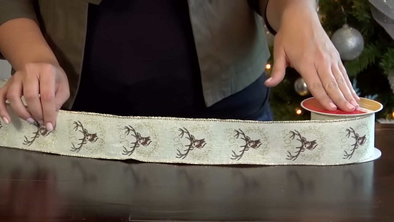Step 1: Unroll Some Ribbon - How to Make a Bow