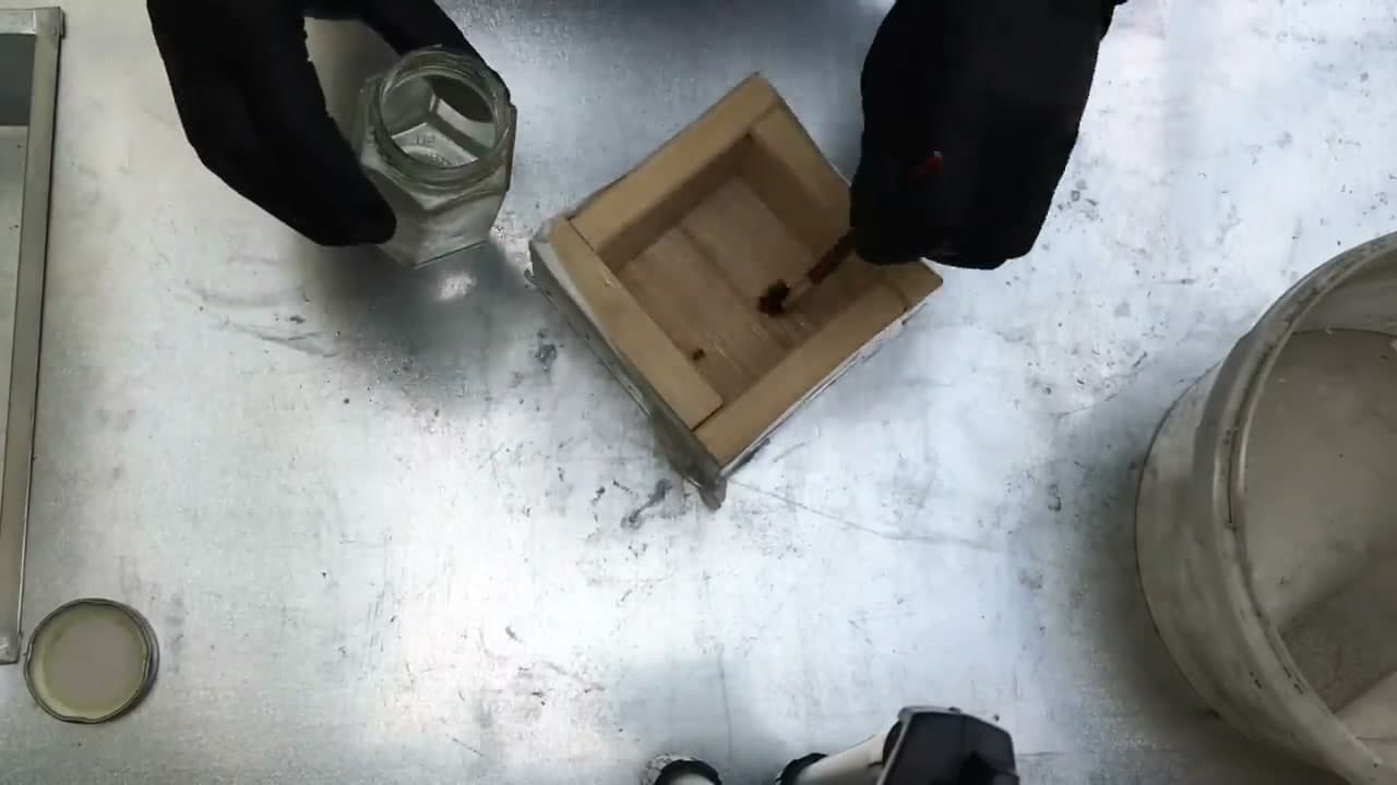 Step 4: Step 4: Oil the Mold for a Clean Release