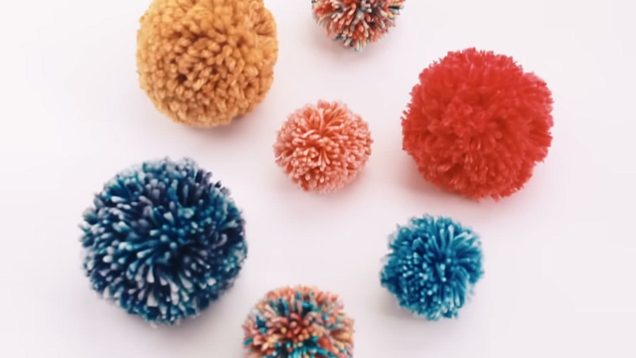 How to Make a Yarn Pom Pom