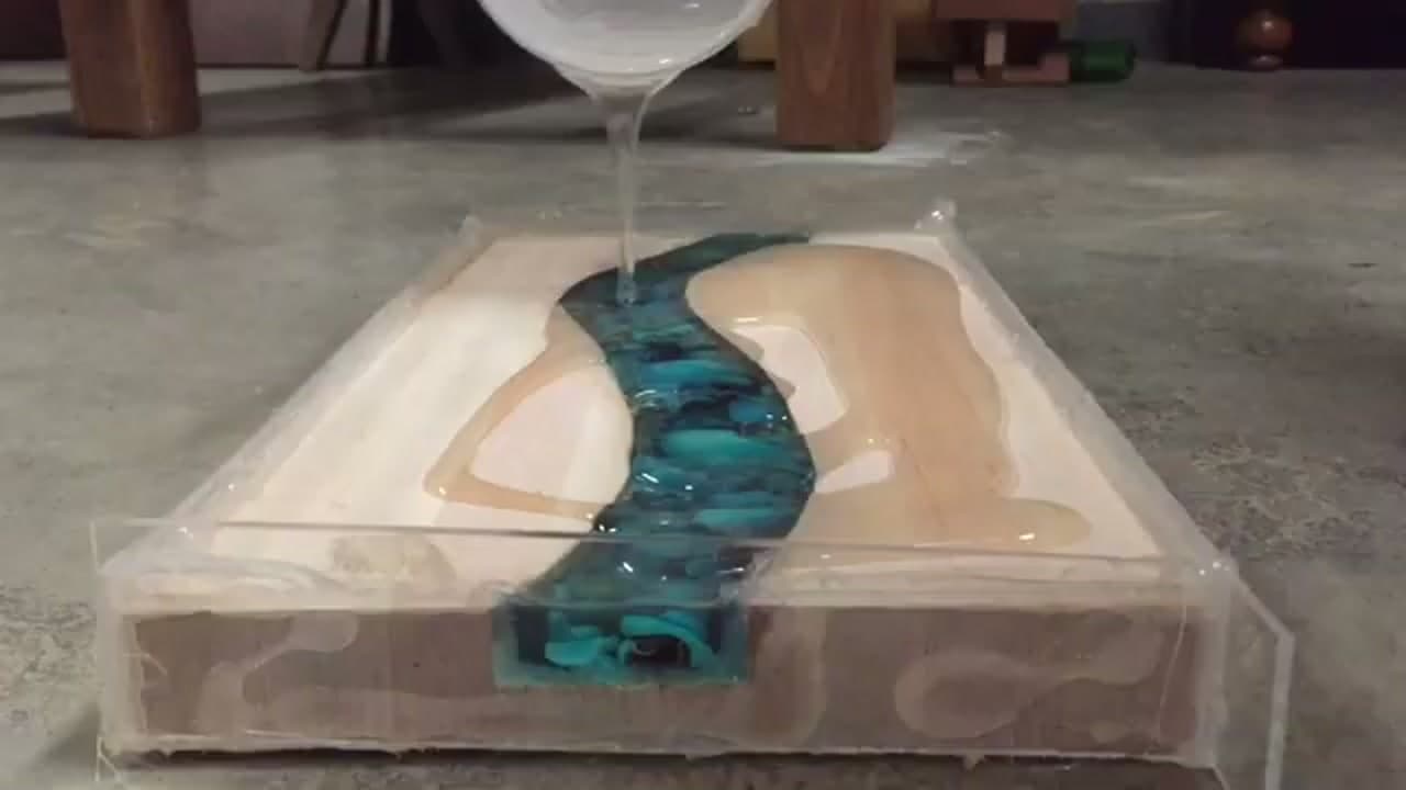 Step 7: Step 7: Pour the Clear Flood Coat