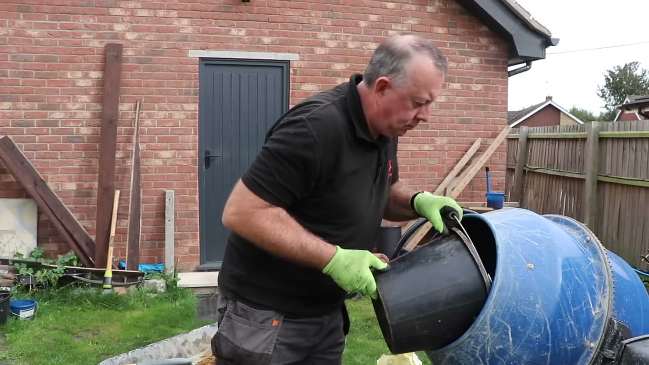 Step 4: Step 4: Oil the Mould and Mix the Concrete
