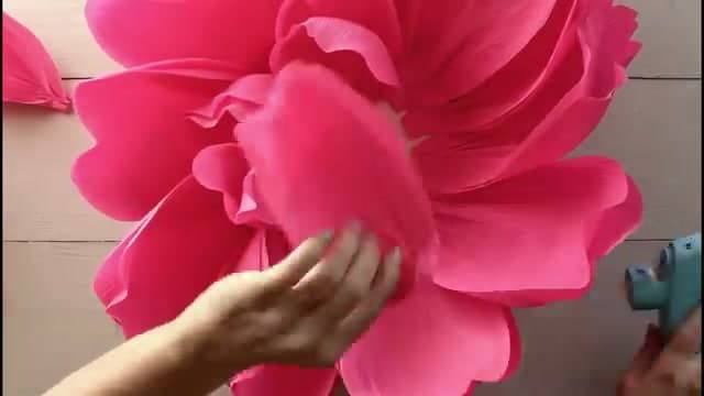 Step 4: Step 4: Layer Petals Toward the Center