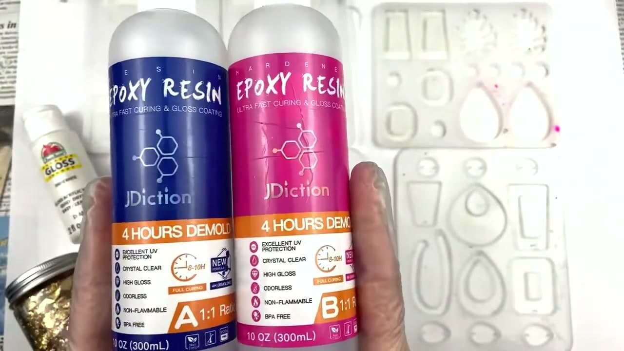 Step 2: Mix the Epoxy Resin - How to Make Resin Earrings: Beginner DIY in 9 Easy Steps