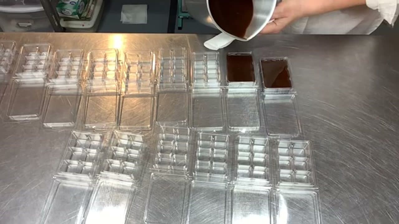 Step 4: Cool to 180°F, Add Fragrance, and Pour