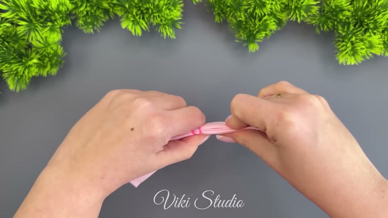 Step 3: Step 3: Tie the Center With Floral Wire