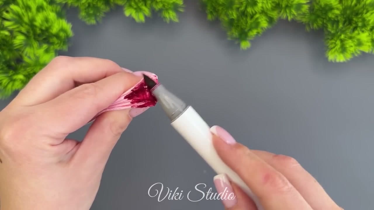 Step 5: Step 5: Tint the Petal Edges (Optional)