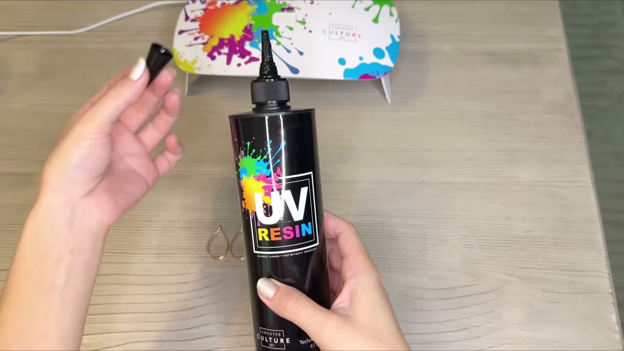 Step 3: Step 3: Pour the First Layer of UV Resin