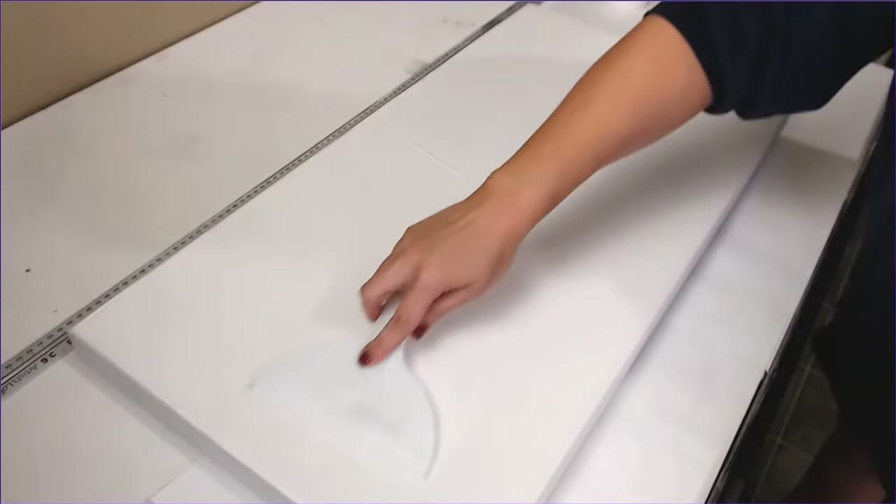 Step 4: Scoop Off the Excess - How to Prime a Canvas with Gesso