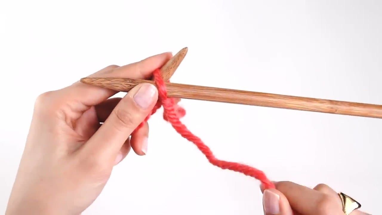 Step 4: Step 4: Wrap Yarn Back to Front