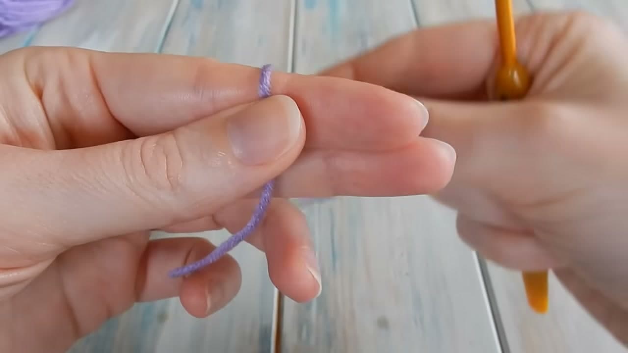 Step 2: Step 2: Drape the Tail Over Your Fingers